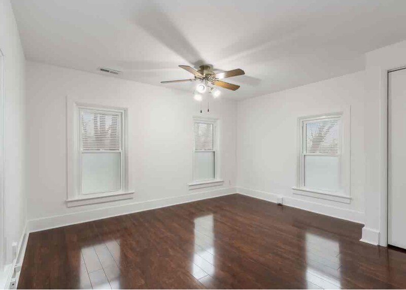 Building Photo - 320 W Main St