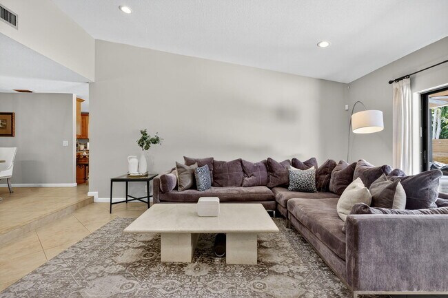 Building Photo - 11294 Pine Valley Dr