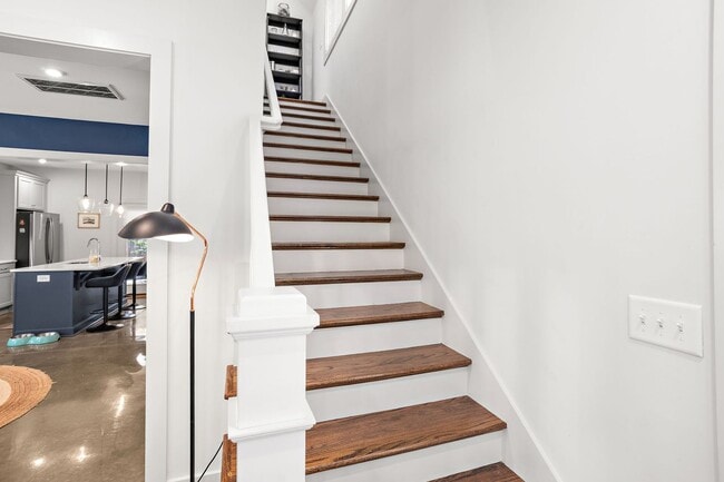 Building Photo - Stunning Gem in the heart of East Nashville!!