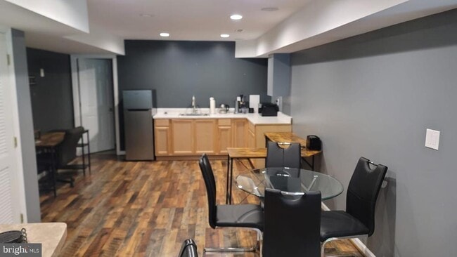Building Photo - 7420 Mayflower Ct