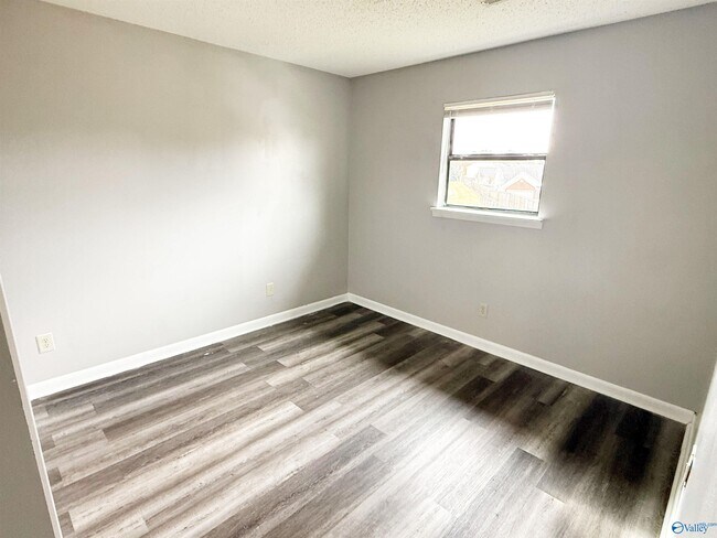 Building Photo - 112 Jodi Dr