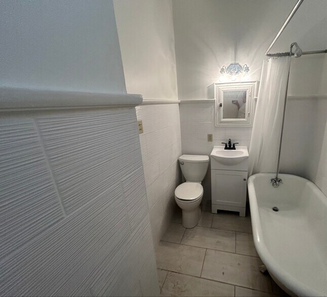 Building Photo - 800 Henry Clay Ave