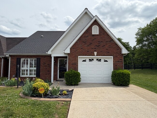Building Photo - 1702 Thomas Ct