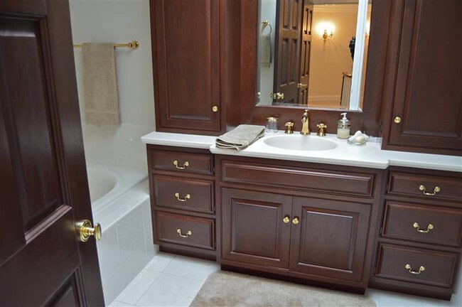 Building Photo - 711 Berkshire Ct