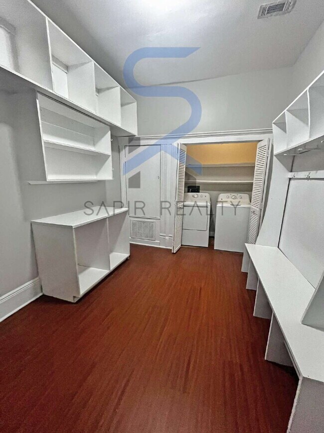 Building Photo - Move in before December 31st and get $100 OFF your rent for the first 3 months — PLUS a $250 Amaz...