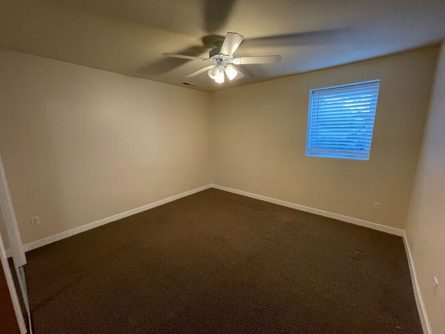 Building Photo - Spacious and Modern 3 Bedroom Sunlit Basem...