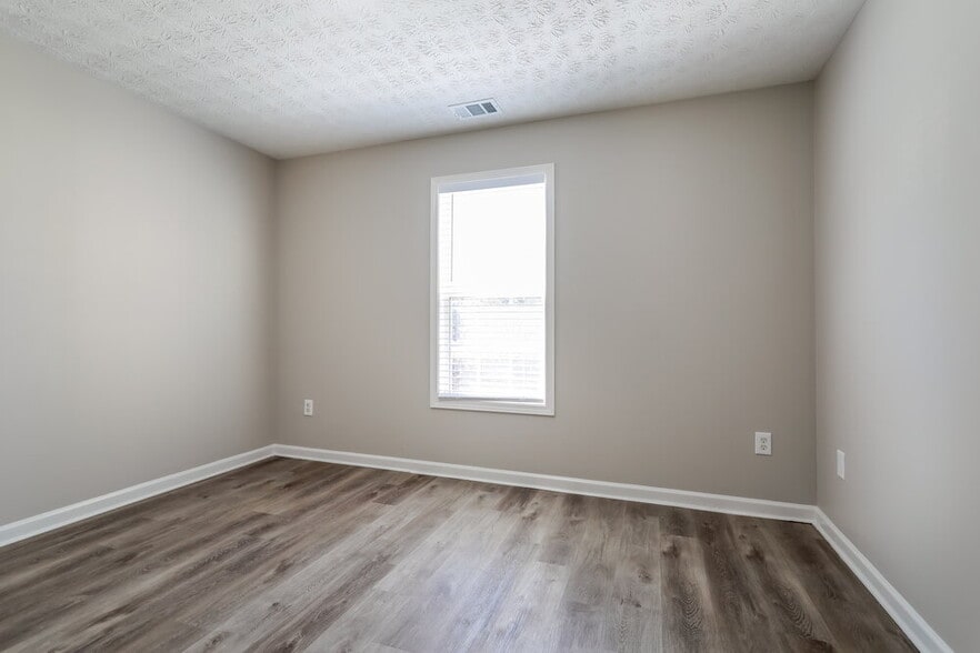 Building Photo - 663 Stonecrest Dr