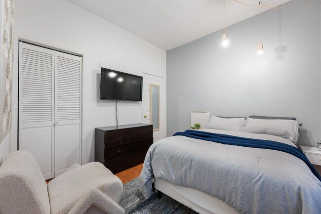 Building Photo - 446 10th Ave