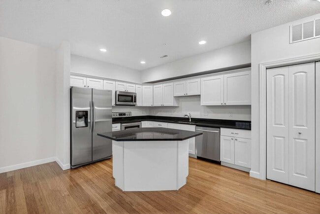 Building Photo - 220 E 37TH St