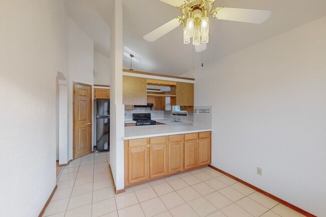 Building Photo - Charming 3 bedroom 2 bath home in Northeas...