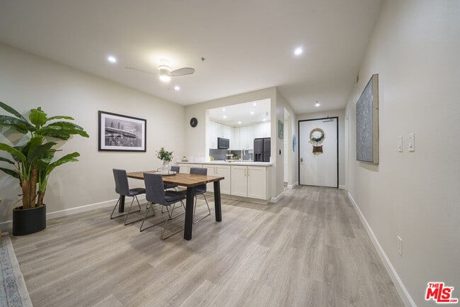 Building Photo - 625 S Berendo St