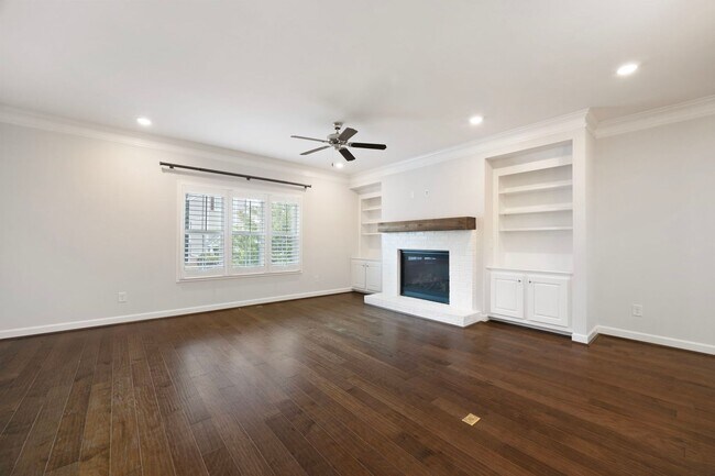 Building Photo - Stunning & Spacious Downtown Kennesaw Townhome 3 Bed 3.5 Bath w/2 Car Garage!