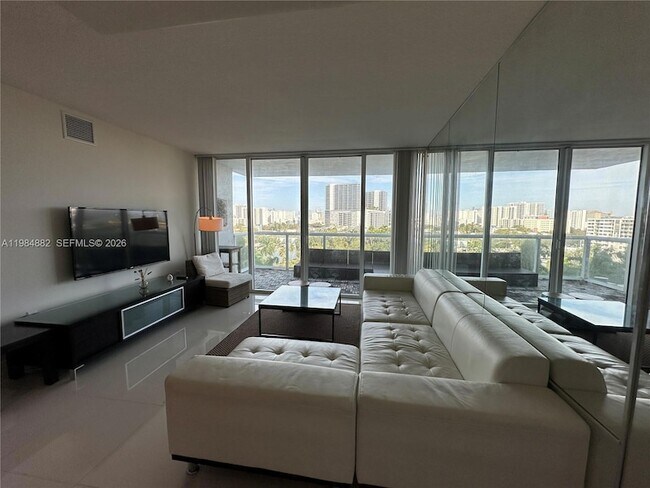 Building Photo - 1861 NW S River Dr