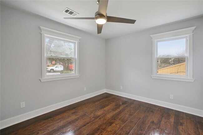 Building Photo - 3499 Fairlane Dr NW