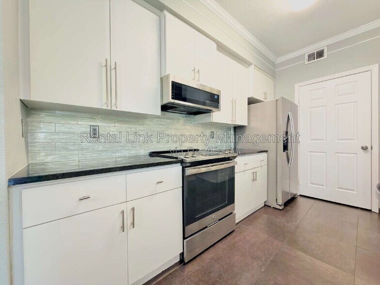 Building Photo - 11530 Villa Grand