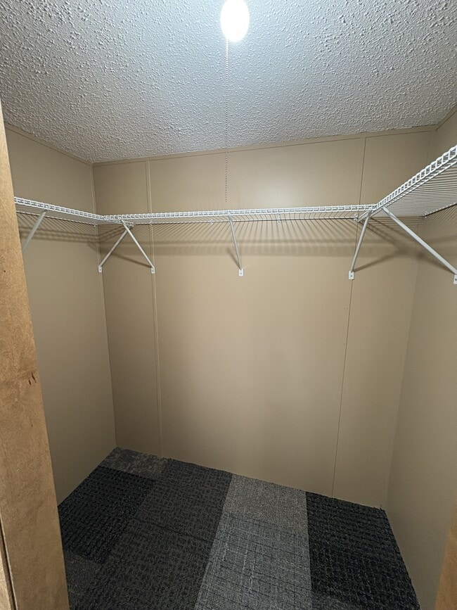 Building Photo - 152 Meadow Ln