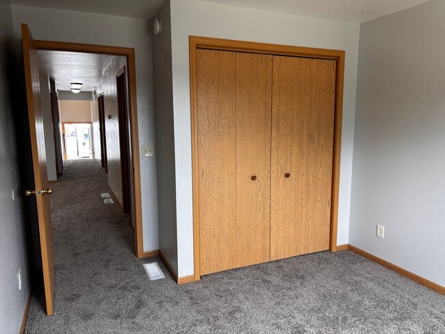 Building Photo - 1008