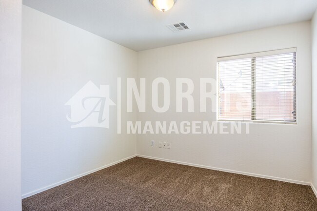 Building Photo - Beautiful Home with a Freshly Updated Pool...