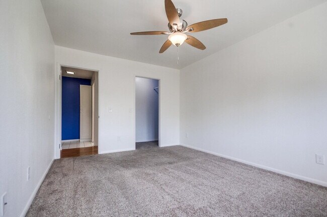 Building Photo - Charming 2BR Home with Attached Garage, Private Patio and a Friendly Community!