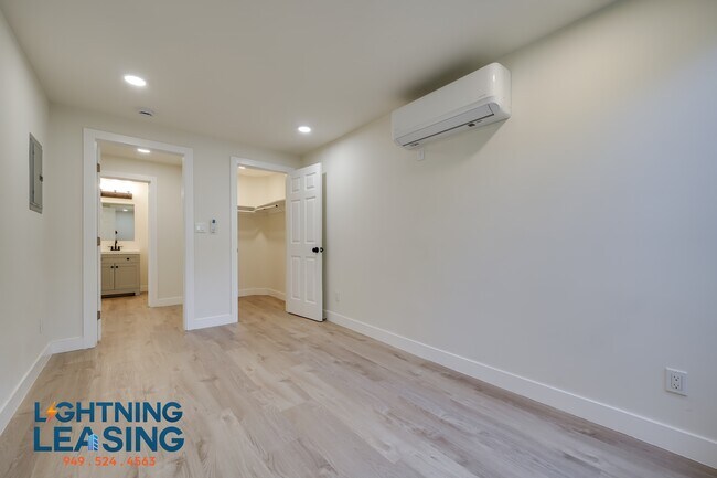 Building Photo - 428 S Venice Blvd