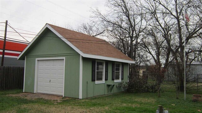 Building Photo - 3318 Sherwood Ln