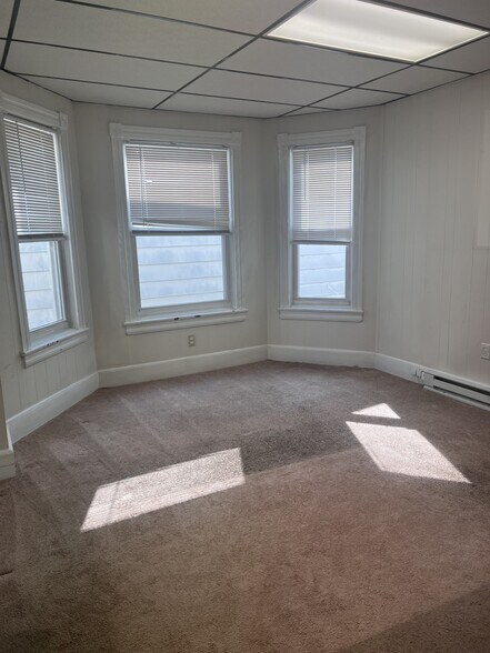 Building Photo - 628 E Lincoln Hwy