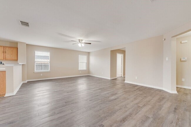 Building Photo - 6213 Balcony Ln