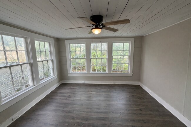 Building Photo - 807 2nd Ave N