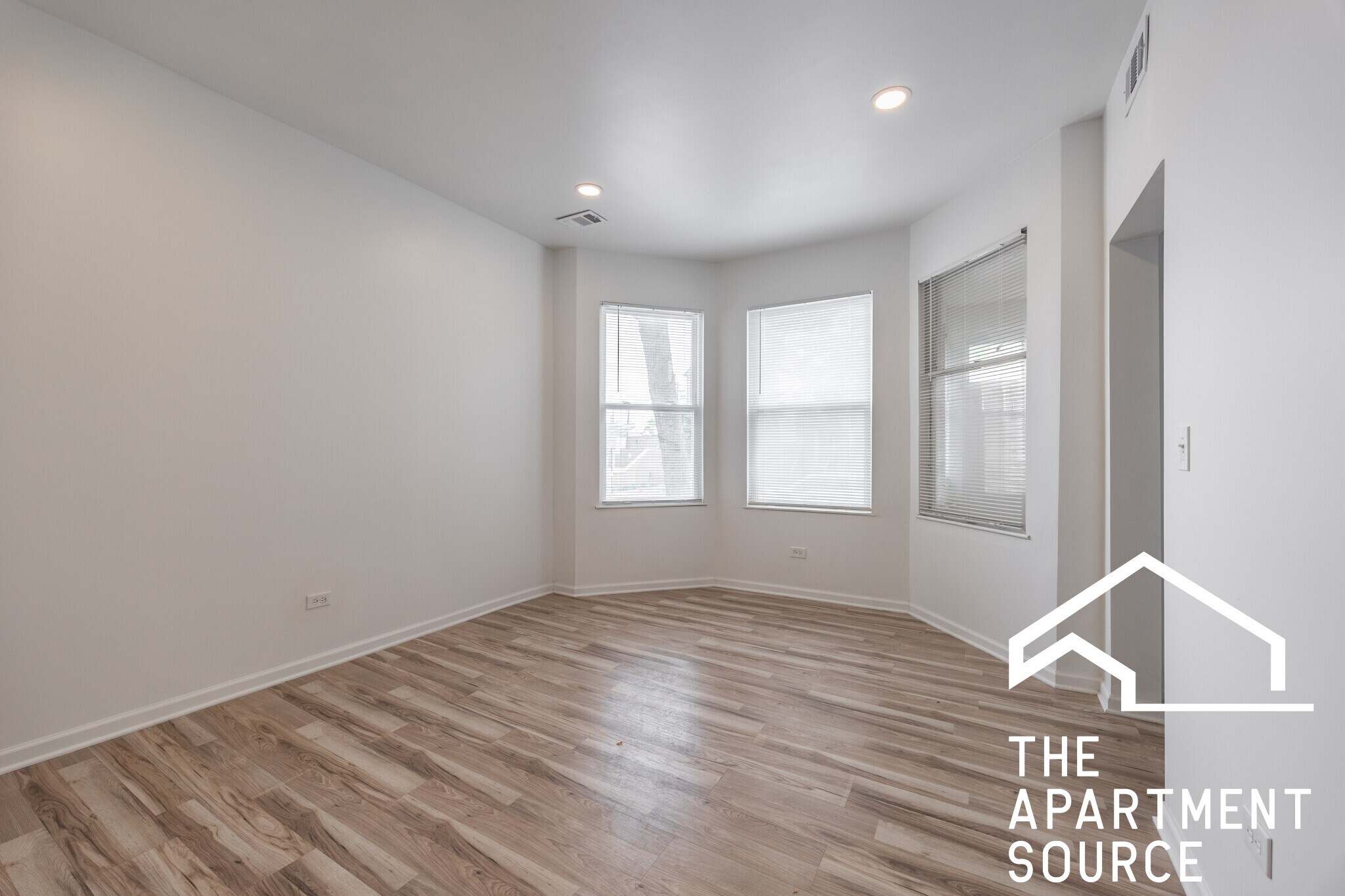 Building Photo - 3140 N Kimball Ave