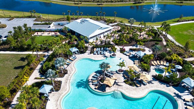 Building Photo - Spacious 5-Bed Retreat with Granite Elegance in Lakewood Ranch