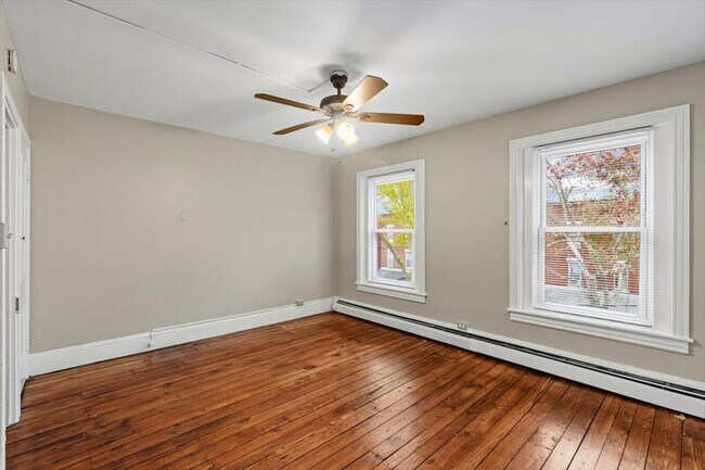 Building Photo - 329 E Union St