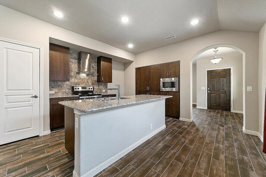 Building Photo - 485 Harding Ln