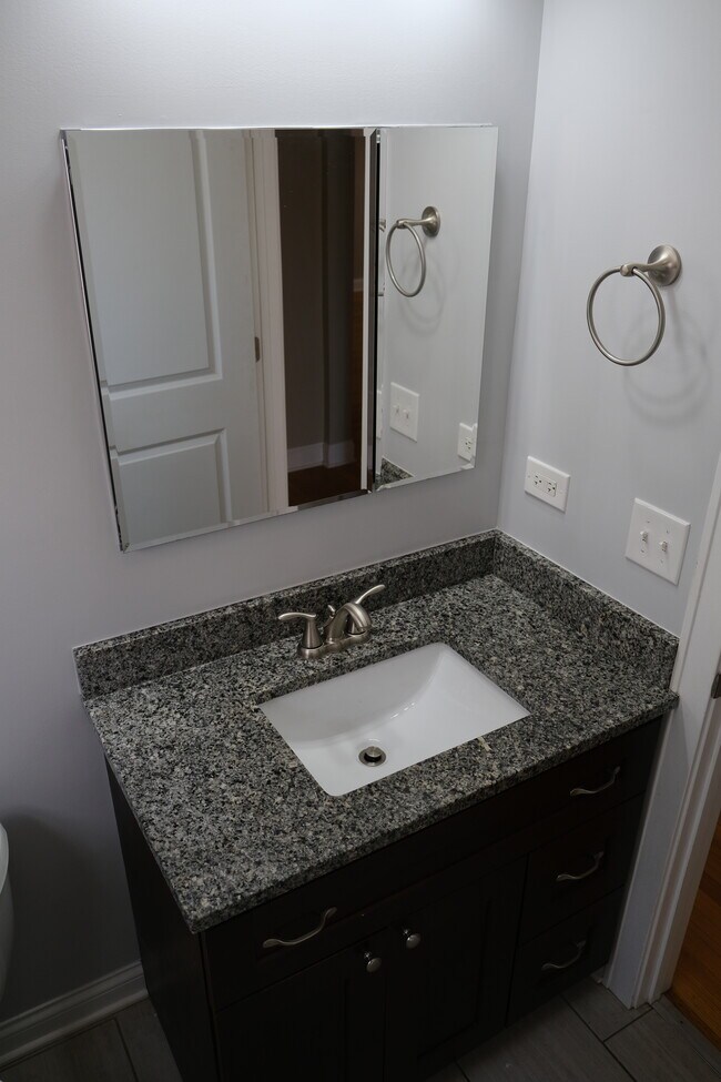 Building Photo - 335 Burkhardt Ct