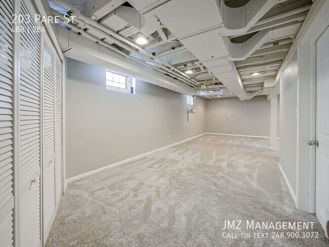 Building Photo - 203 Pare St