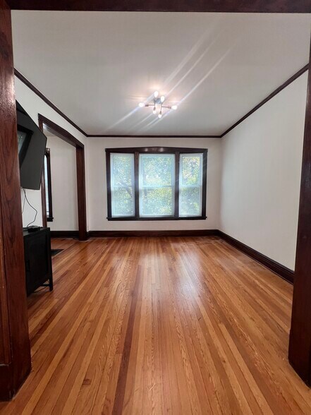 Building Photo - 4734 N Kildare Ave