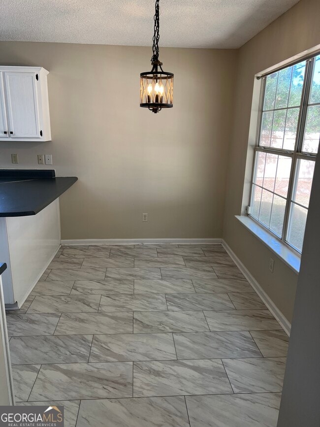 Building Photo - 102 Huntington Dr