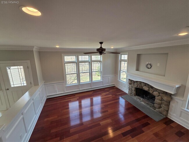 Building Photo - 2 Long Hill Rd