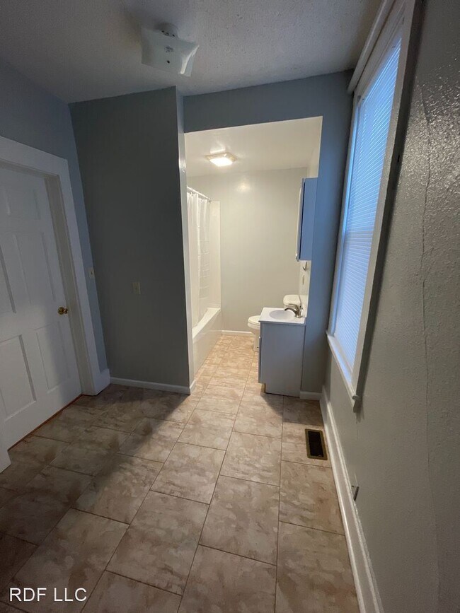 Building Photo - 3 br, 1.5 bath House - 1527 N. Ripley Street