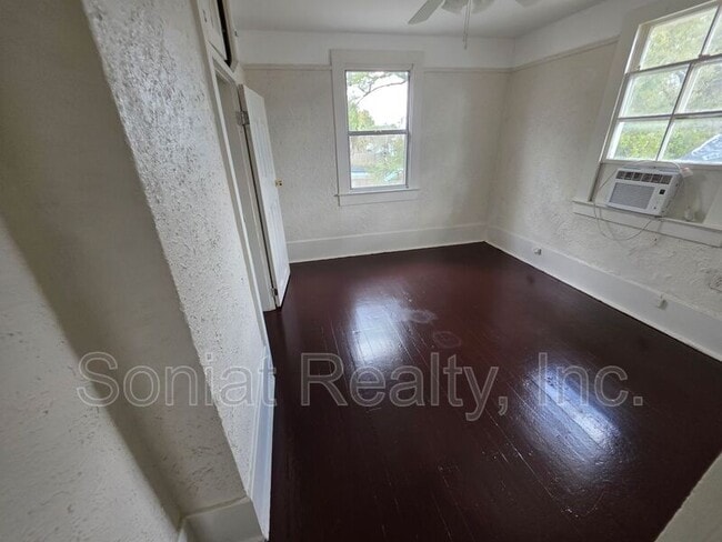 Building Photo - 4917 Iberville St