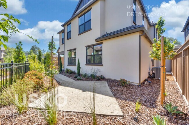 Building Photo - 7095 Soleil Wy