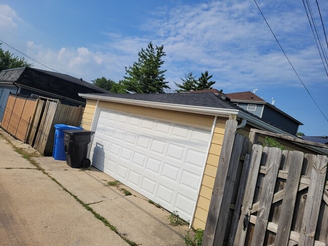 Building Photo - 3405 N Osage Ave