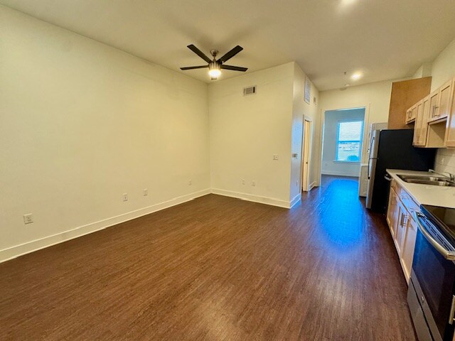 Building Photo - 726 E Emma Ave