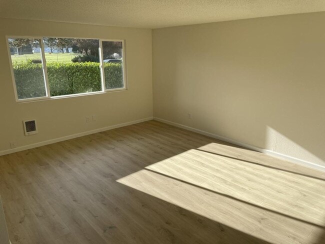 Building Photo - 1640 Lawnridge St SW