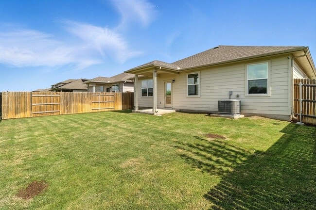 Building Photo - 211 Rainmaker Ln