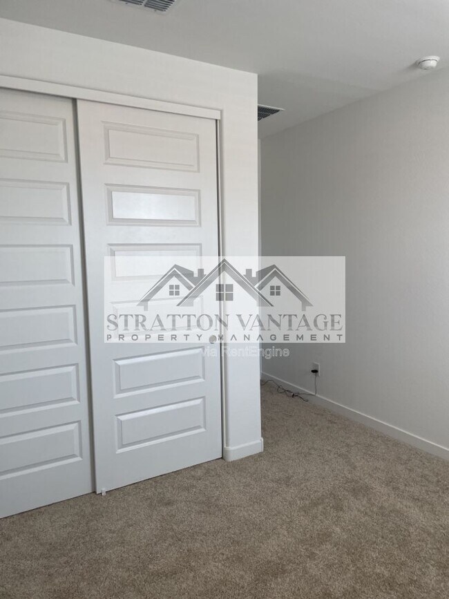 Building Photo - 5626 S 26th Ln