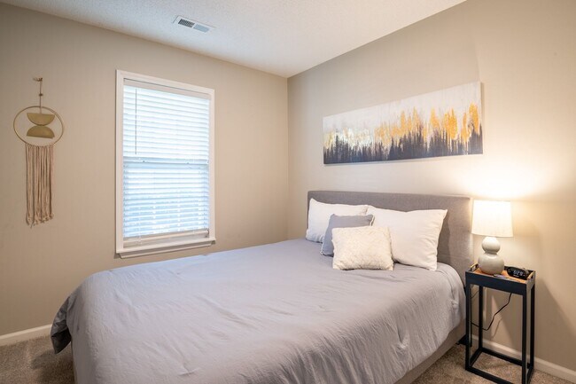 Building Photo - FURNISHED RENTAL FOR 3-12 MONTHS AVAILABLE MID-JUNE