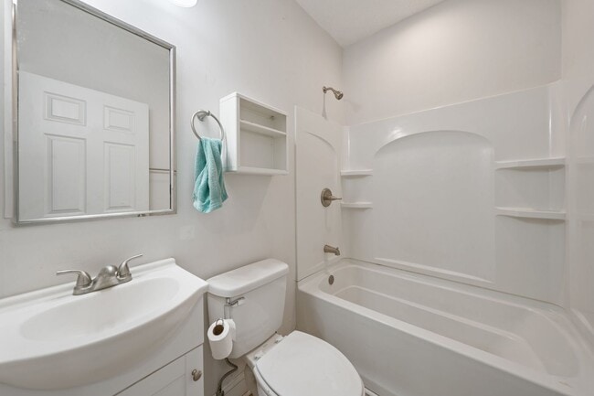 Building Photo - Lovely 3 bedroom bungalow close to downtown Durham!