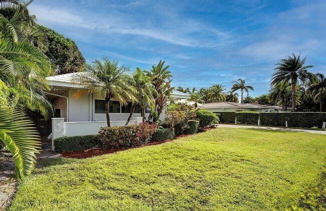 Building Photo - 2325 Barcelona Dr