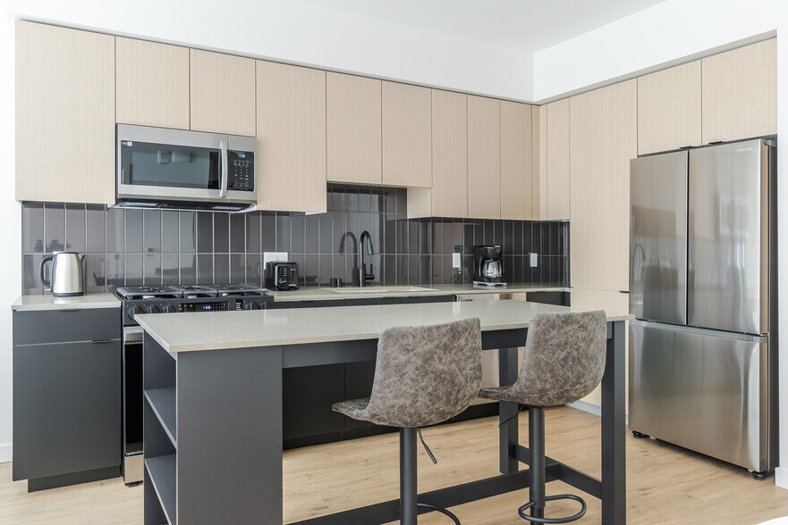 Building Photo - 350 Chastain Pl