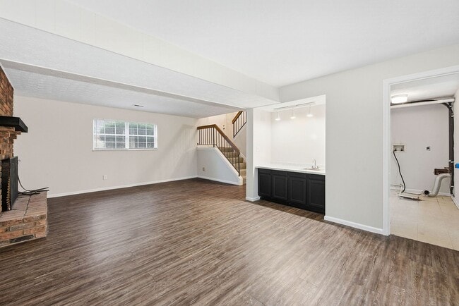 Building Photo - WESTWOOD - Spacious 3 bed 2.5 ba 2 car garage